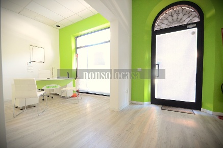 Foto Locale commerciale in Via Alessandro Manzoni 27, Perugia di 130 m²