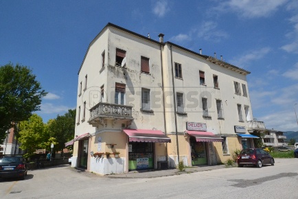 Foto Locale commerciale a Trissino Centro di 128 m² in affitto