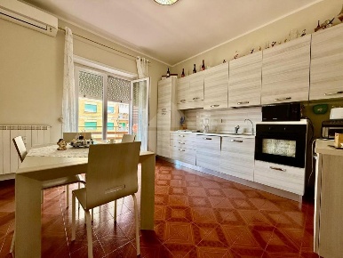 Foto Appartamento in Via Ancona, Ladispoli Centro di 90 m² con 4 locali