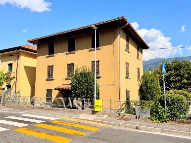 Foto Casa indipendente in Via Nazionale 18, Rogno Centro di 363 m²