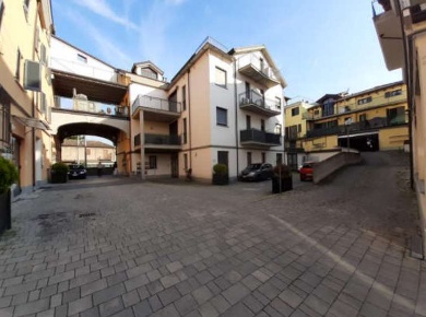 Foto Box in Via San Carlo, Nizza Monferrato di 21 m² con 1 locali