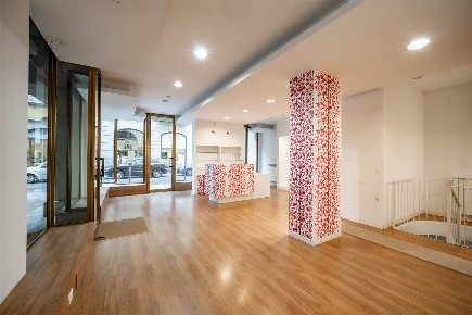 Foto Negozio a Lecco Centro di 179 m² con 3 locali in vendita