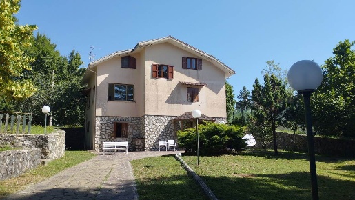 Foto Villa unifamiliare a Trevi nel Lazio Altipiani Di Arcinazzo di 239 m²