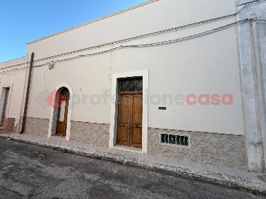 Foto Casa indipendente in Vico II Lamarmora 23, Manduria Centro di 110 m²
