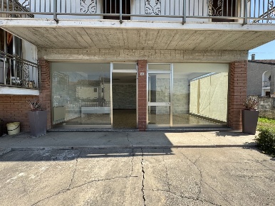 Foto Negozio in Via MATTEOTTI 1, Pojana Maggiore Poiana Maggiore di 78 m²