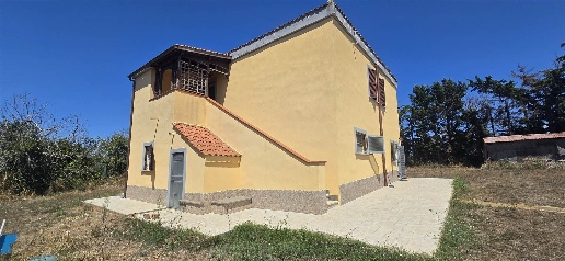 Foto Rustico a Tarquinia Spinicci di 160 m² con 8 locali in vendita
