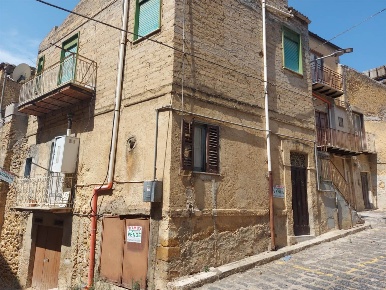 Foto Casa indipendente a Naro di 116 m² con 5 locali in vendita