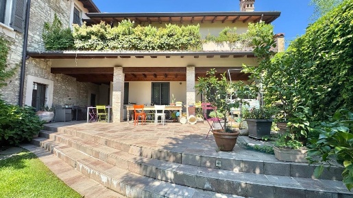 Foto Appartamento in Via Armando Diaz 5, Passirano Centro di 252 m²