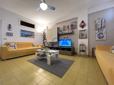 Foto Appartamento a Stalettì Copanello di 105 m² con 4 locali in vendita