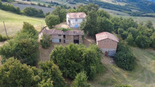 Foto Rustico in Via della Pace 4, Valsamoggia Centro di 300 m² in vendita