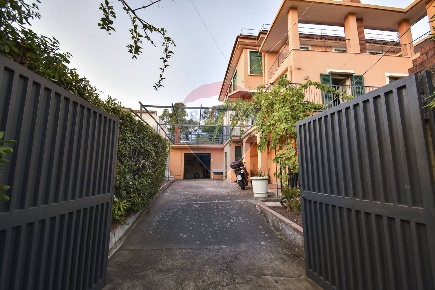 Foto Villa singola in Via del Bosco, Mascalucia Centro di 181 m² in vendita