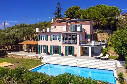 Foto Villa singola in Strada del Colle, Imperia Poggi di 327 m² in vendita