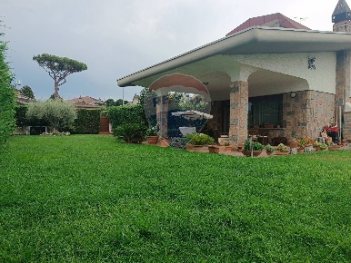 Foto Villa unifamiliare in via tevere, Ardea di 200 m² con 6 locali