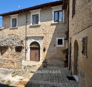 Foto Appartamento in Via Scuole, Morrovalle Centro di 59 m² con 3 locali
