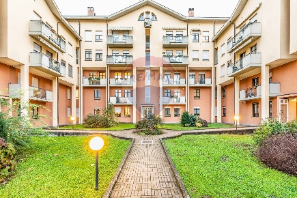 Foto Attico a Gallarate Madonna in Campagna di 122 m² con 5 locali