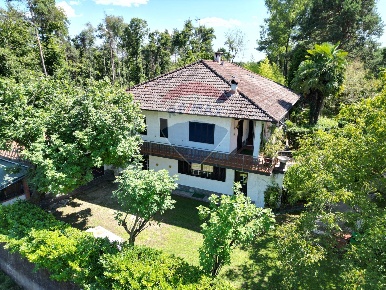 Foto Villa singola in Via Giotto 8, Agrate Conturbia di 300 m² con 8 locali