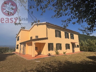 Foto Rustico in via di nozzano, Lucca di 400 m² con 10 locali in vendita