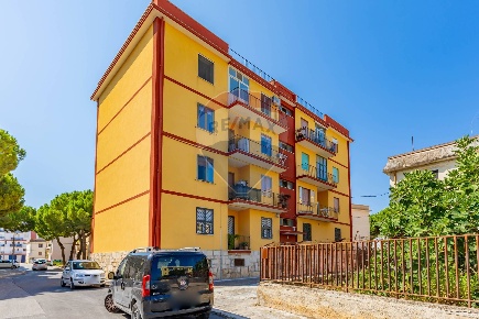 Foto Appartamento in Via Nicola da Trani, Trani di 125 m² con 5 locali