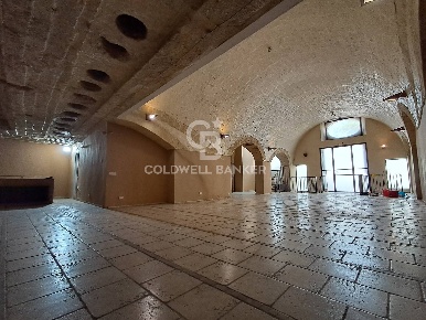 Foto Locale commerciale in Via Ennio, Grottaglie di 356 m² con 6 locali