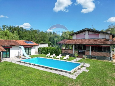 Foto Villa singola in Via alla mauletta, Romagnano Sesia di 330 m²