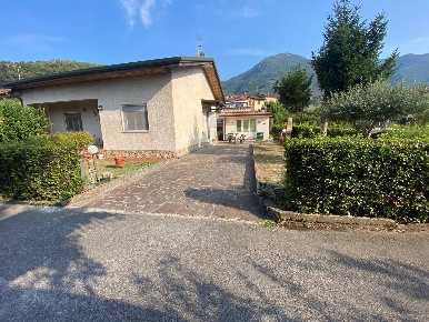Foto Casa indipendente in via san lazzaro, Camaiore di 132 m² con 5 locali