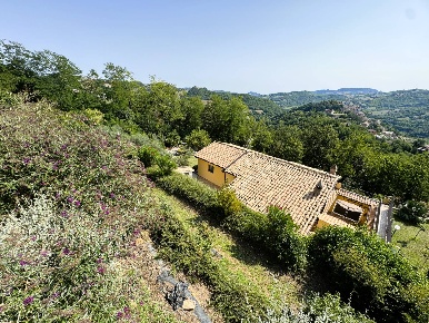 Foto Villa singola a Amandola di 200 m² con 8 locali in vendita