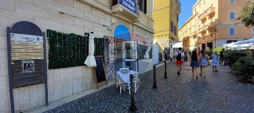 Foto Attività commerciale in Piazza Pia, Anzio Centro Storico di 133 m²