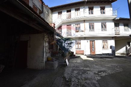 Foto Rustico in Vicolo dei Romani, Casorate Sempione di 300 m² con 8 locali