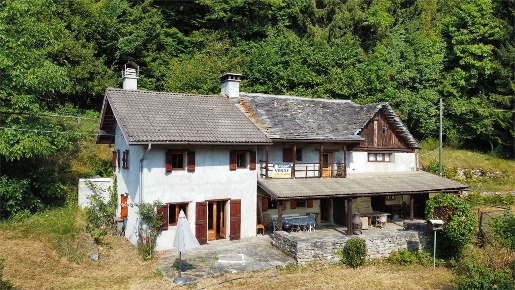 Foto Casa indipendente in Località Dreuza x, Varzo di 210 m² con 4 locali