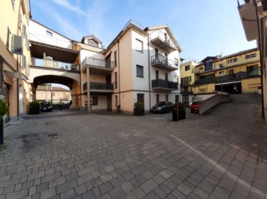 Foto Appartamento in Via S. Carlo, Nizza Monferrato di 75 m² con 3 locali