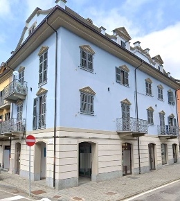 Foto Negozio in Via San Carlo, Nizza Monferrato di 660 m² con 1 locali