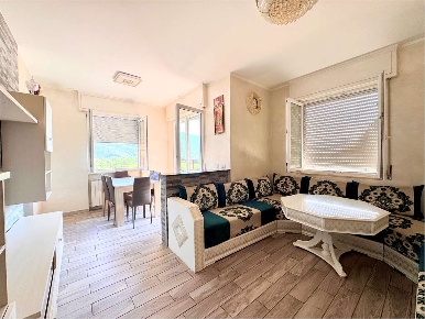 Foto Appartamento in via roma 26, Rogno Centro di 114 m² con 3 locali