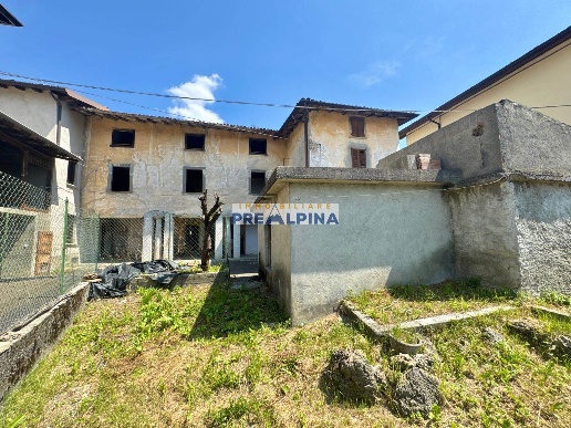 casa indipendente in vendita a Gandino in zona Cirano