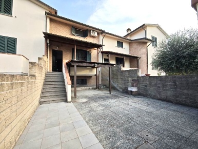 Foto Appartamento a Cecina Cecina Centro di 50 m² con 4 locali in vendita