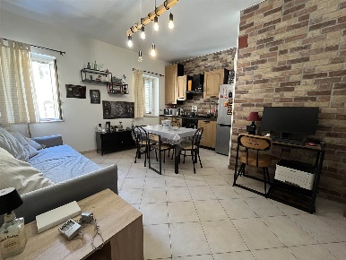 Foto Appartamento in via salesio balsano 11, Palermo di 66 m² con 3 locali
