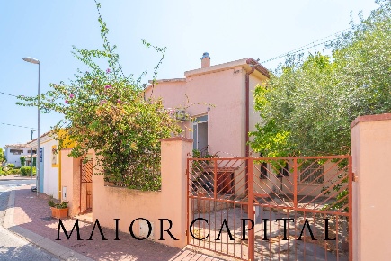 Foto Appartamento in Via Oristano, Budoni Centro di 155 m² con 5 locali