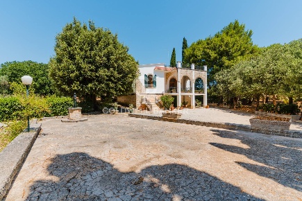 Foto Villa singola in Contrada Peraro, Ostuni di 273 m² con 6 locali