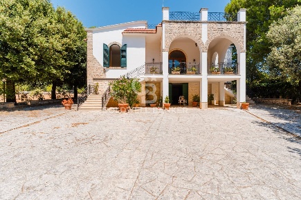 Foto Villa singola in Contrada Peraro, Ostuni di 273 m² con 6 locali