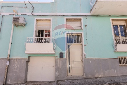 Foto Casa indipendente in Via Roma, Pachino Centro di 195 m² con 8 locali