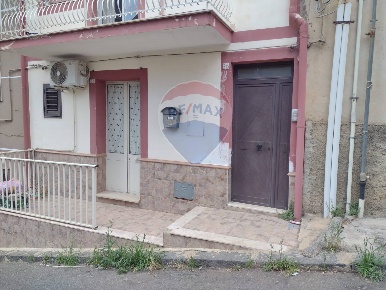 Foto Casa indipendente in Via Oberdan, Mirabella Imbaccari di 140 m²