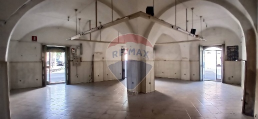 Foto Attività commerciale in Via Diana, Fiumefreddo di Sicilia di 110 m²