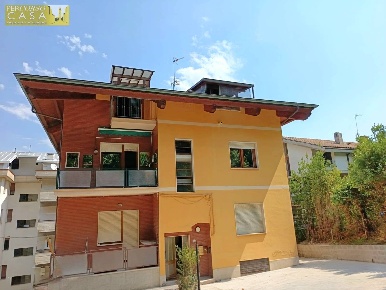 Foto Appartamento in Viale Cavour, Teramo Centro di 150 m² con 6 locali