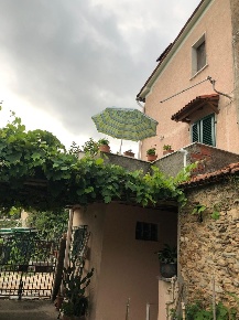 Foto Casa indipendente a Seravezza di 80 m² con 4 locali in vendita