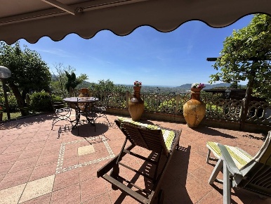 Foto Villa unifamiliare a Fosdinovo Borghetto Melara di 250 m² con 8 locali