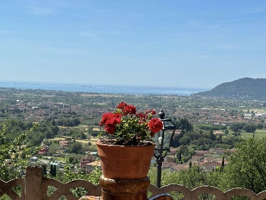 Foto Villa unifamiliare a Fosdinovo Borghetto Melara di 250 m² con 8 locali