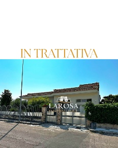 Foto Villa unifamiliare a Calimera di 248 m² con 8 locali in vendita