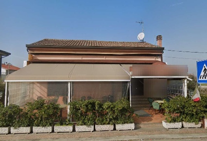 Foto Negozio in Via Santarcangiolese, Santarcangelo di Romagna di 67 m²
