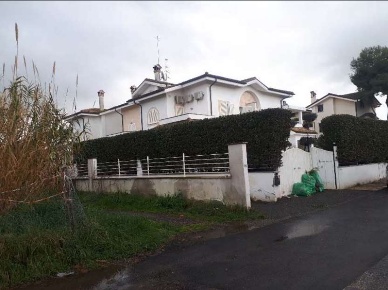 Foto Villa unifamiliare in Via Agropoli, Fiumicino Fregene di 120 m²