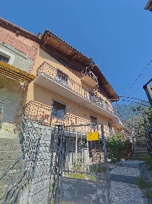 Foto Casa indipendente in Frazione Viran, Challand-Saint-Victor di 168 m²