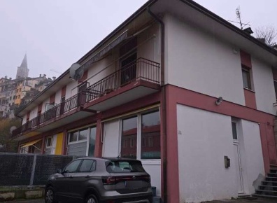 Foto Appartamento in Via Lungardo, Belluno Centro di 147 m² con 6 locali
